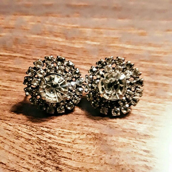 Unsigned Vintage Rhinestone screw back earrings - Picture 4 of 8
